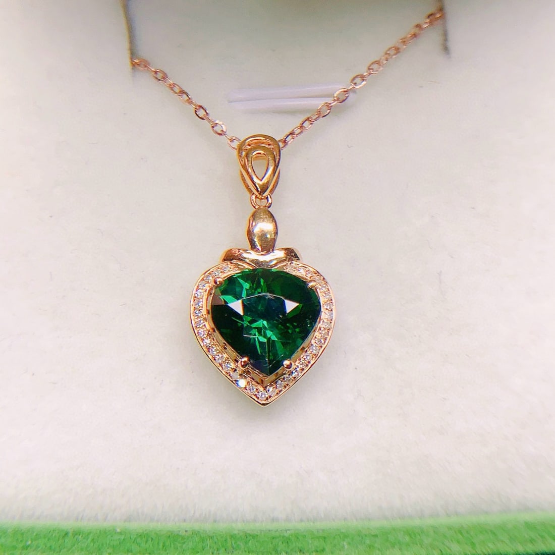 14k Gold 3.2 Ctw Natural Tourmaline & Diamond Pendant( Without Chain ): Ref:231019043 // gold content:14k gold // main gemstone:tourmaline // shape:pear // carat weight:3. 1ct // color:green // treatment:natural // // adjacent gemstone 2 : diamond // number of stones:35