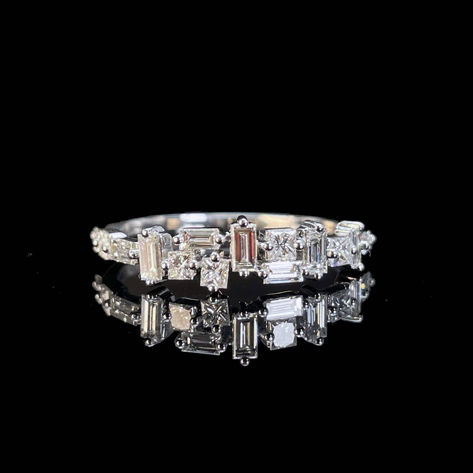 14k Gold 0.4 Ct Natural H Diamond Ring: Ref:231019052 // gold content:14k gold // ring size:7. 25us // // main gemstone:diamond // shape:multiply // carat weight:0. 4ct // clarity grade:vs-si // color:h // treatment:natural // Condition: