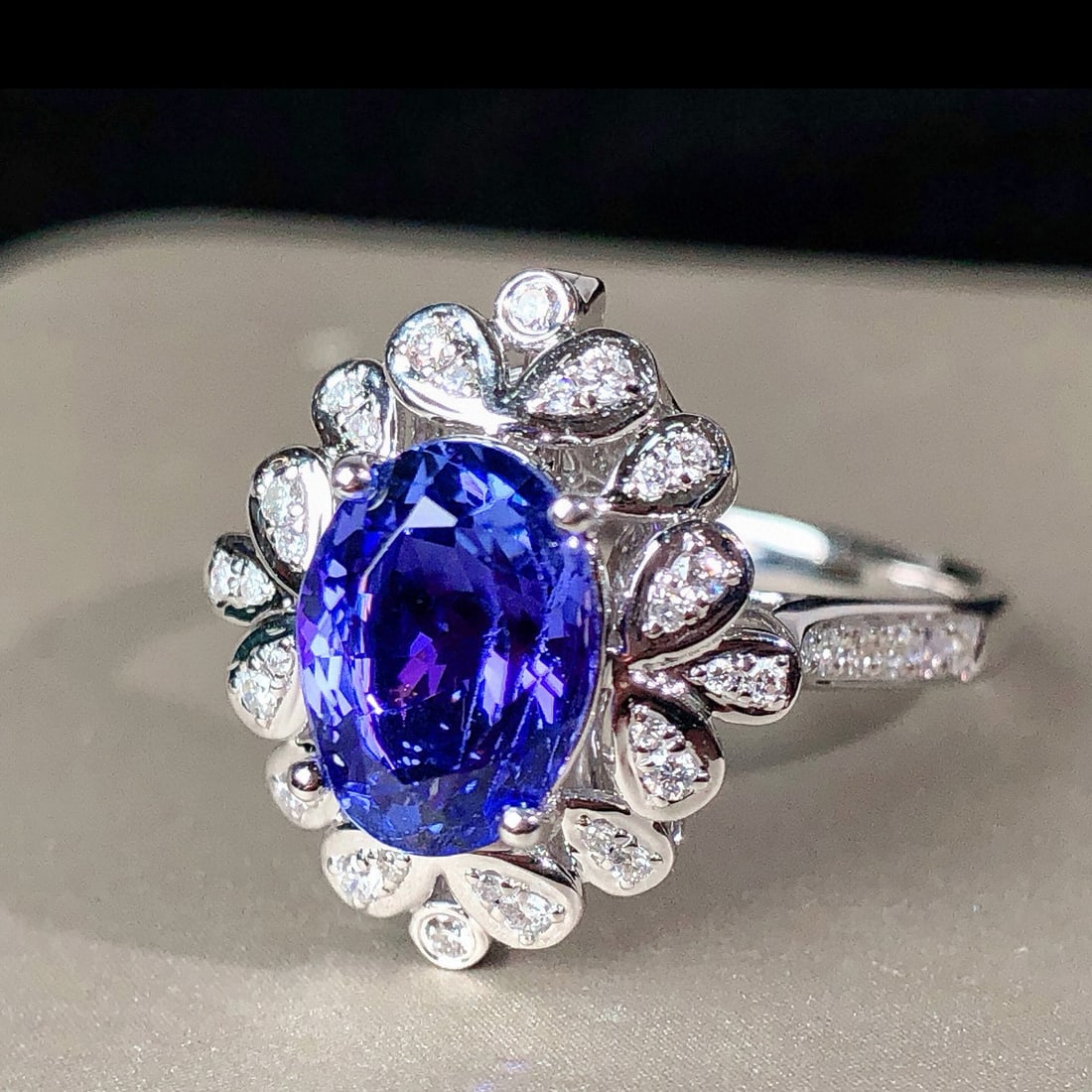 14k Gold 2.40 Ctw Natural Tanzanite & Diamond Ring/pendant( Without Chain ): Ref:231019054 // gold content:14k gold // ring size:7. 25us // // main gemstone:tanzanite // shape:oval // carat weight:2. 14ct // color:blue // treatment:natural // // adjacent gemstone 2 : diamond