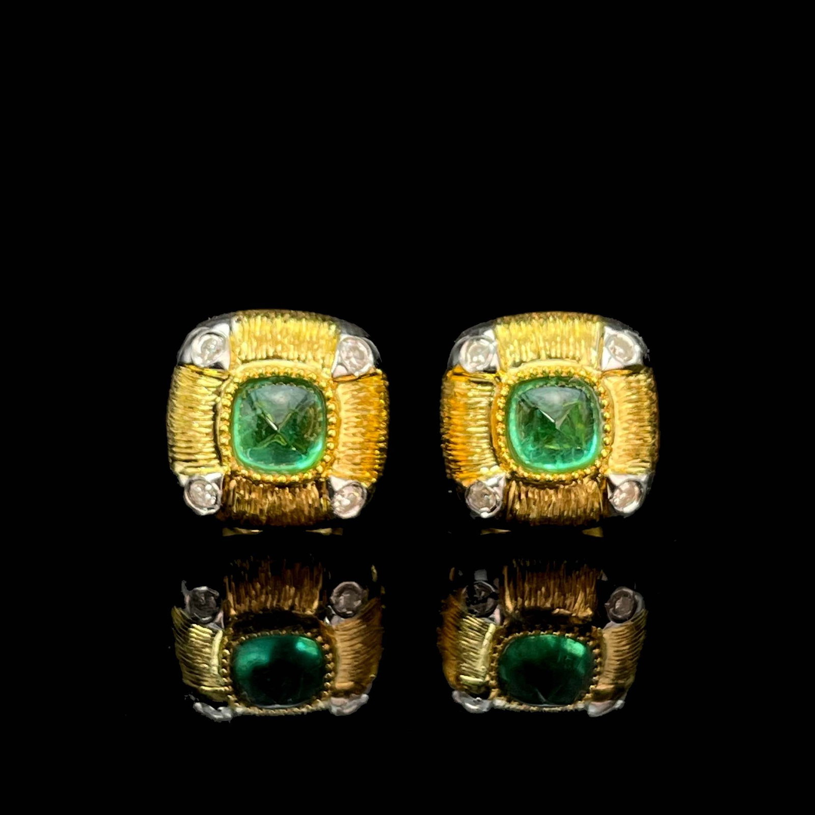 14k Gold 0.43 Ctw Natural Emerald & Diamond Earrings: Ref:231019068 // gold content:14k gold // main gemstone:emerald // shape:suger-loaf // carat weight:0. 4ct // color:green // treatment:natural // // adjacent gemstone 2 : diamond // shape:round //