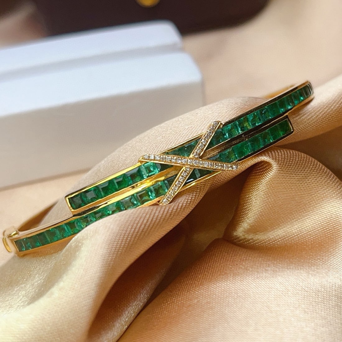 14k Gold 5.06 Ct Natural Emerald & Diamond Bangle - 3