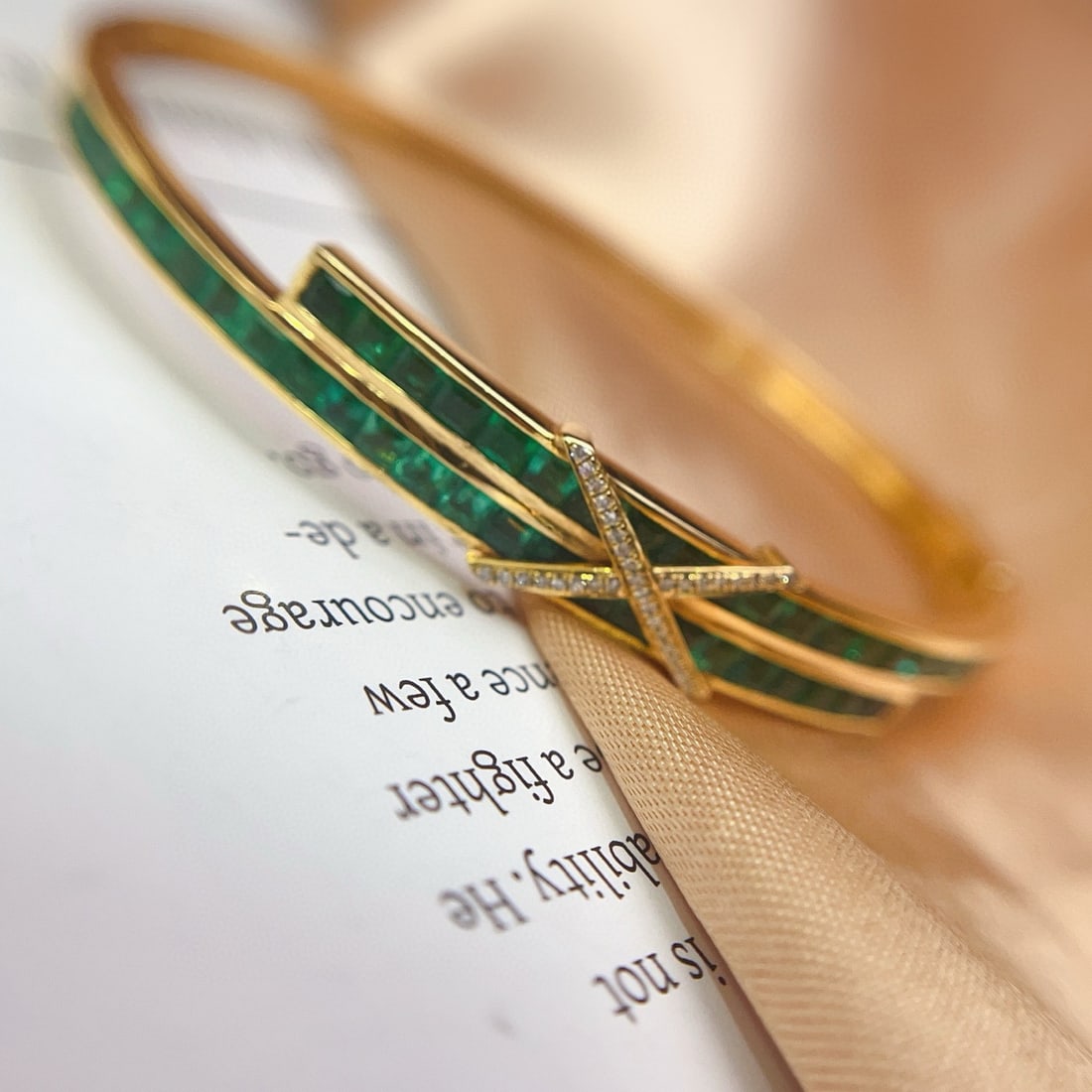 14k Gold 5.06 Ct Natural Emerald & Diamond Bangle - 4