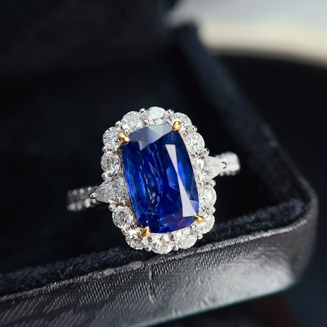 14k Gold 3.76 Ctw Natural Sapphire & Diamond Ring: Ref:231019079 // gold content:14k gold // ring size:7. 25us // // main gemstone:sapphire // shape:cushion // carat weight:2. 55ct // color:blue // treatment:natural // // adjacent gemstone 2 :