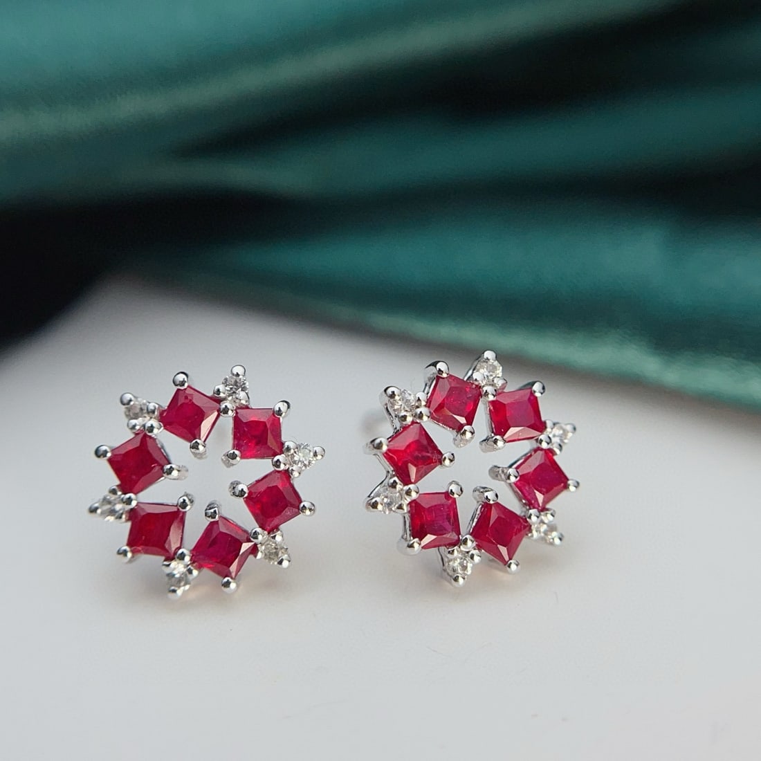 14k Gold 1.35 Ct Natural Ruby & Sapphire Earrings: Ref:231019081 // gold content:14k gold // main gemstone:ruby // shape:princess // carat weight:1. 35ct // color:red // treatment:natural // // adjacent gemstone 2 : sapphire // number of stones:12 //