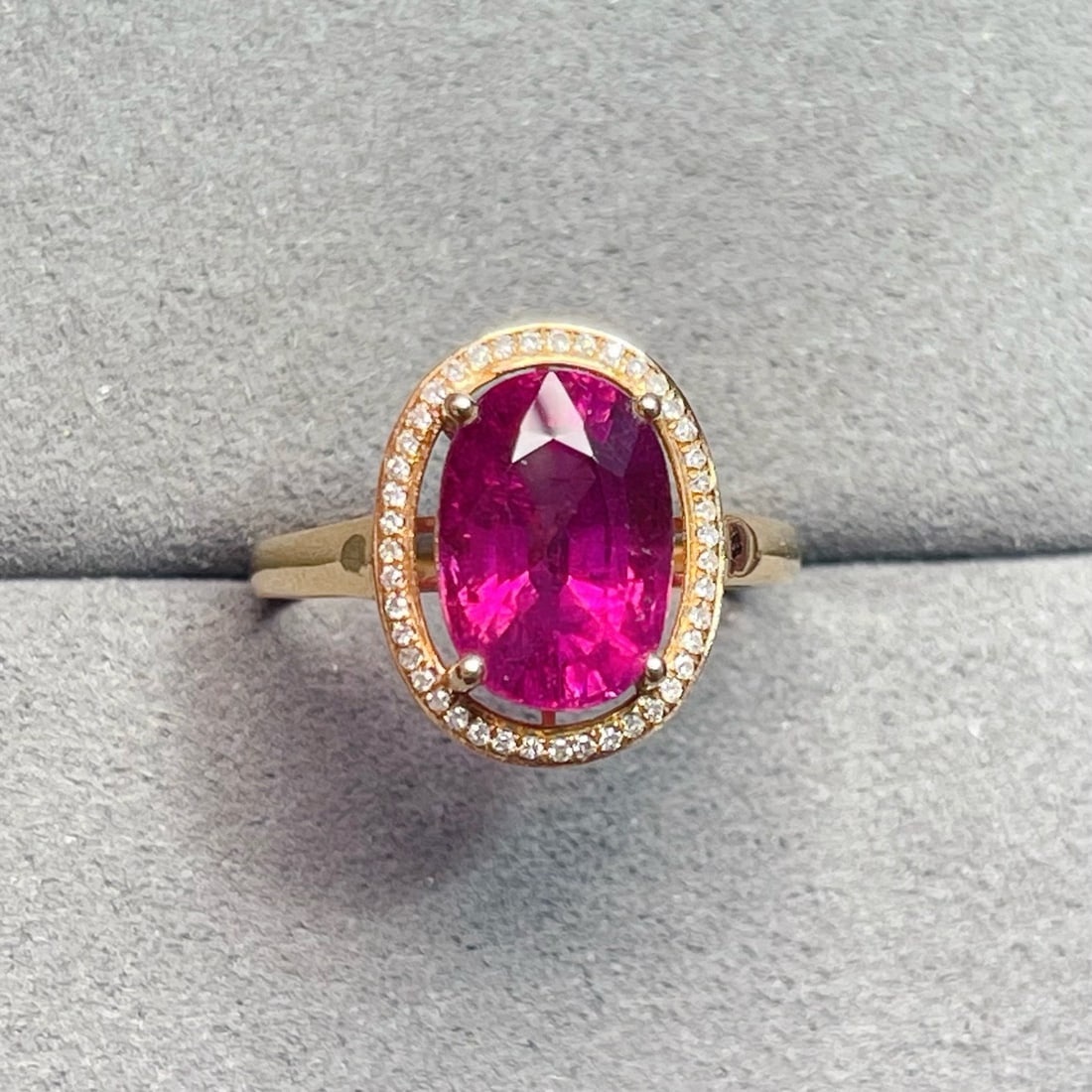14k Gold 3.68 Ctw Natural Tourmaline & Diamond Ring: Ref:231019083 // gold content:14k gold // ring size:7. 25us // // main gemstone:tourmaline // shape:oval // carat weight:3. 55ct // color:red // treatment:natural // // adjacent gemstone 2 : diamond /