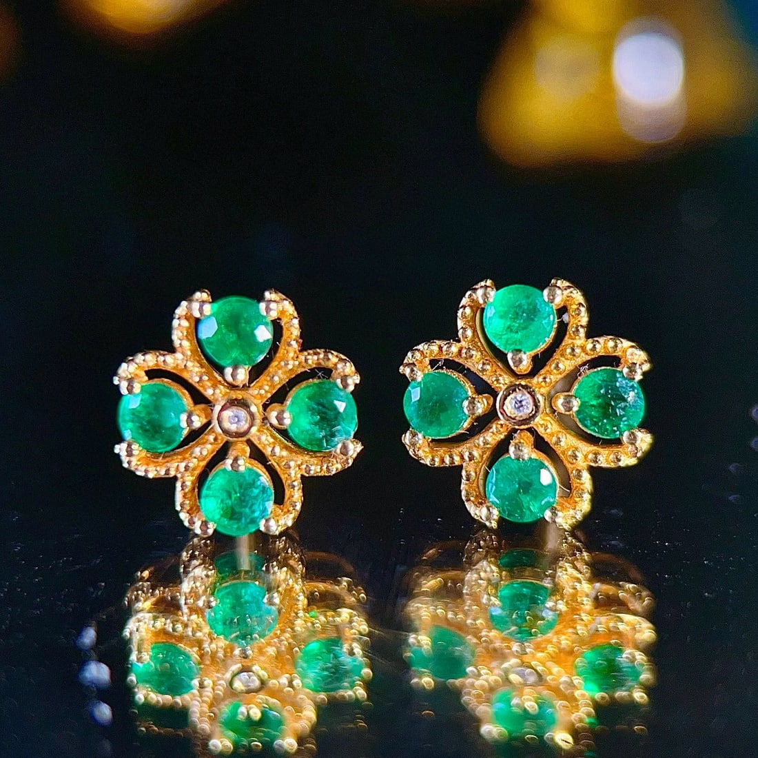 14k Gold 0.7 Ct Natural Emerald & Diamond Earrings: Ref:231019085 // gold content:14k gold // main gemstone:emerald // shape:round // carat weight:0. 7ct // color:green // treatment:natural // cut grade:g // // adjacent gemstone 2 : diamond // number