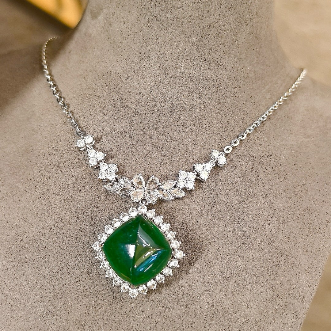 14k Gold 13.82 Ctw Natural Emerald & Diamond Necklace: Ref:231019086 // gold content:14k gold // main gemstone:emerald // shape:suger-loaf // carat weight:12. 06ct // color:green // treatment:natural // // adjacent gemstone 2 : diamond // shape:multiply /