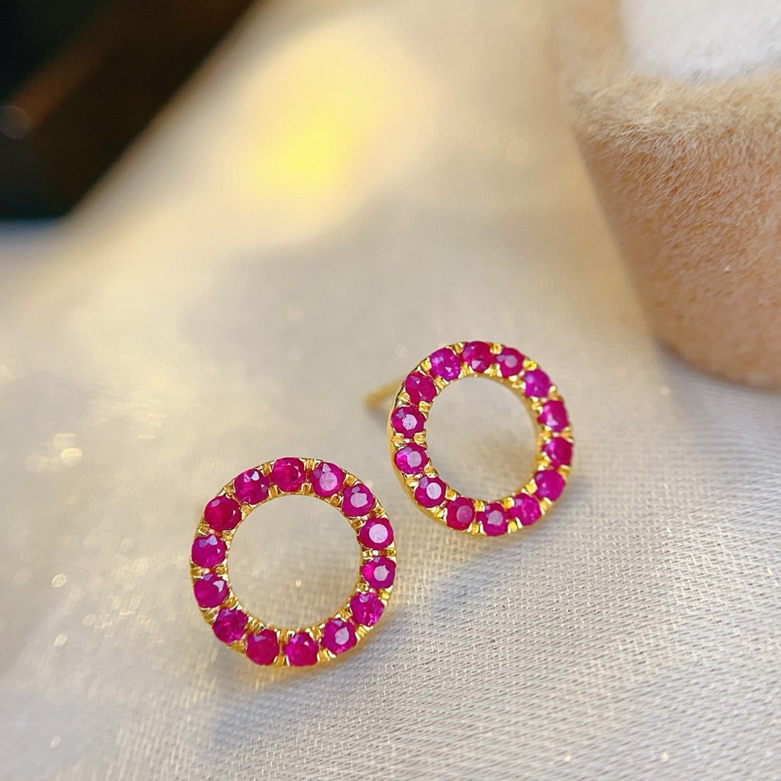14k Gold 1 Ct Natural Ruby Earrings: Ref:231019088 // gold content:14k gold // main gemstone:ruby // shape:round // carat weight:1ct // color:red // treatment:natural // cut grade:g // Condition: New High Estimate: 2800 Low Estimate: