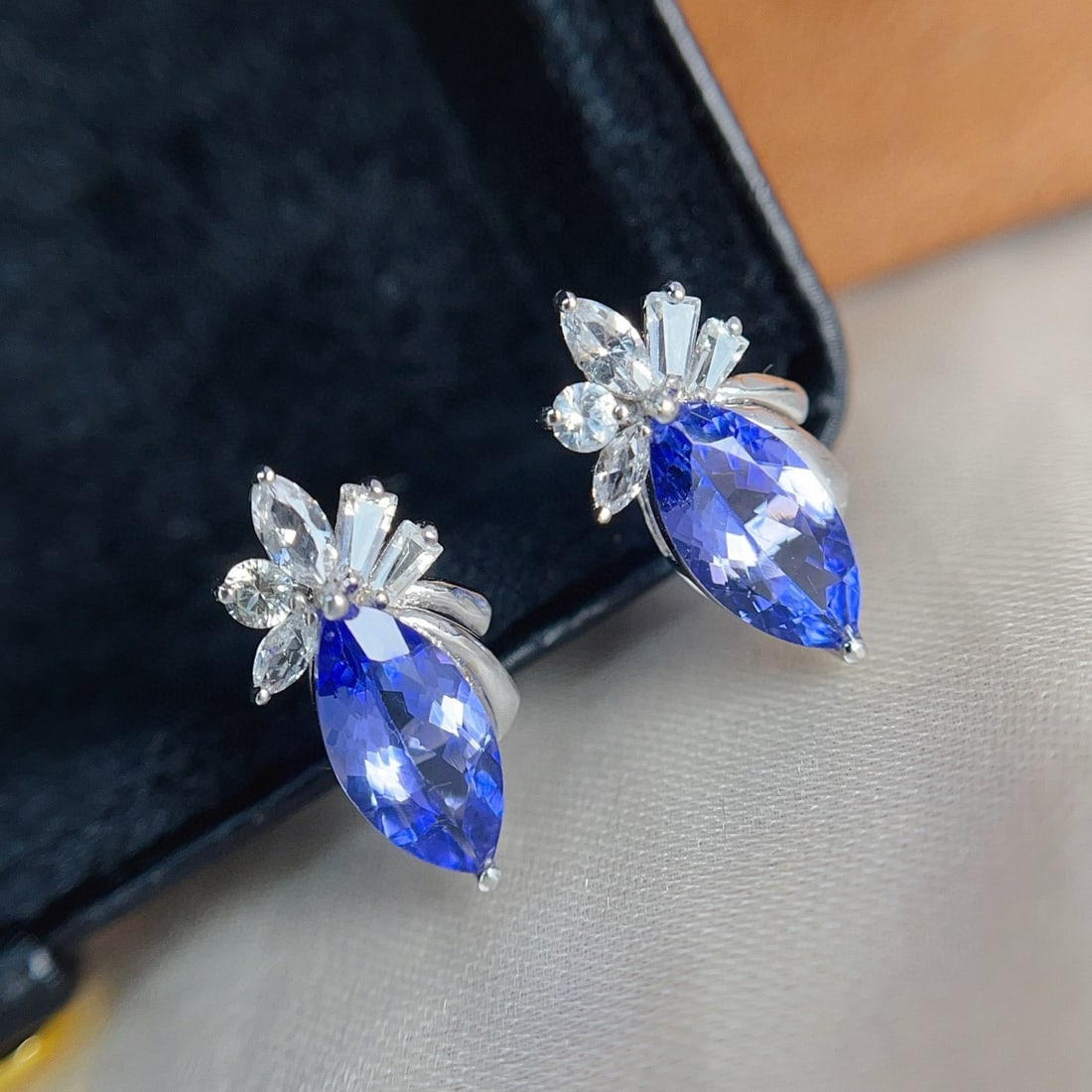 14k Gold 2.24 Ct Natural Tanzanite & Sapphire Earrings: Ref:231019090 // gold content:14k gold // main gemstone:tanzanite // shape:marquise // carat weight:2. 24ct // color:blue // treatment:natural // // adjacent gemstone 2 : sapphire // number of