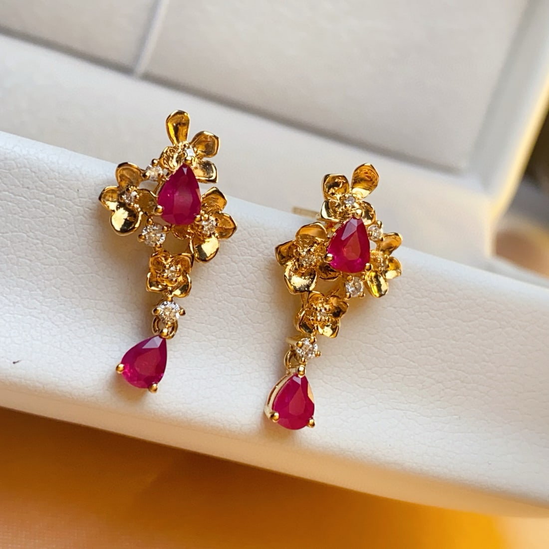 14k Gold 1.3 Ct Natural Ruby & Diamond Earrings: Ref:231019093 // gold content:14k gold // main gemstone:ruby // shape:pear // carat weight:1. 3ct // color:red // treatment:natural // // adjacent gemstone 2 : diamond // number of stones:14 //
