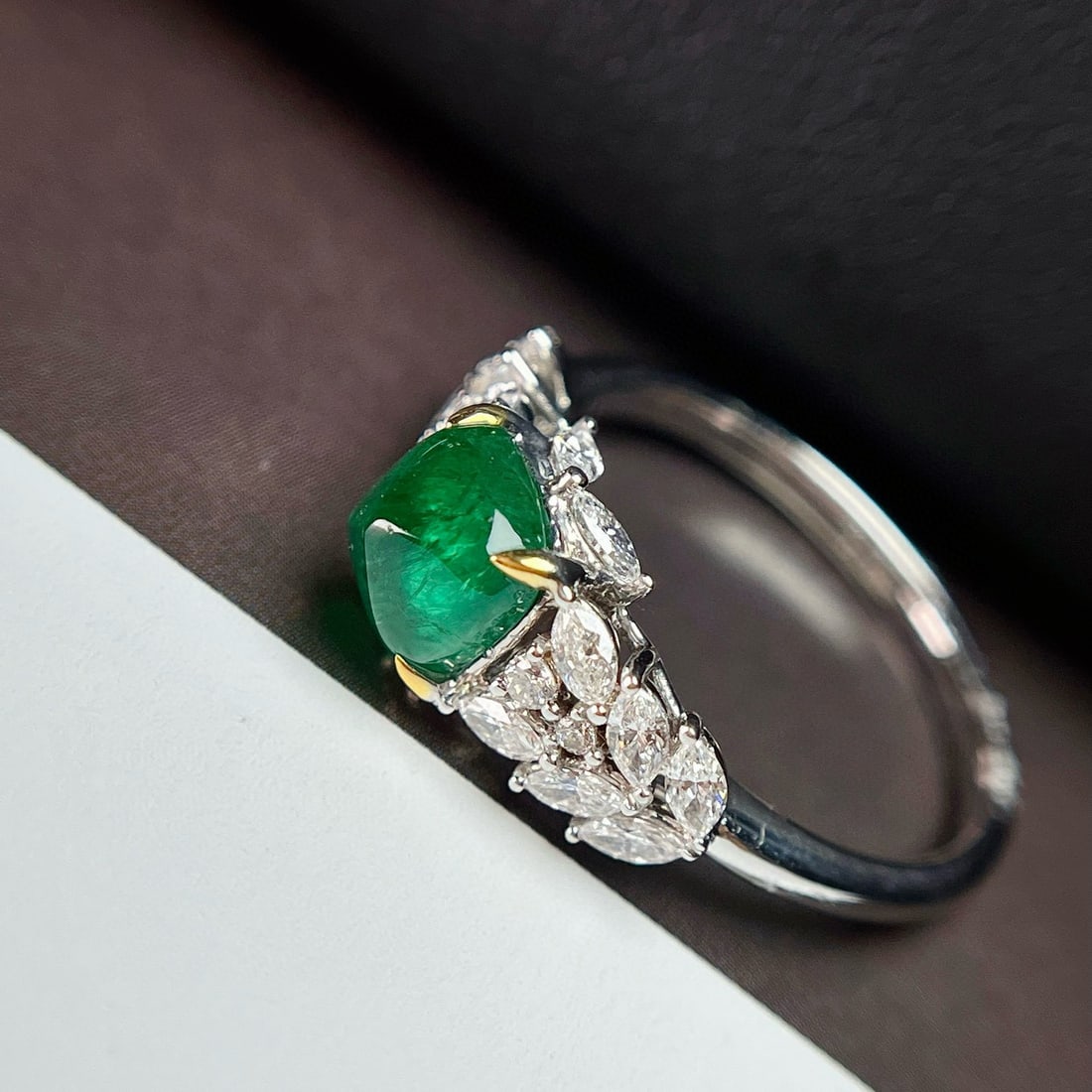 14k Gold 1.5 Ct Natural Emerald & Diamond Ring - 4