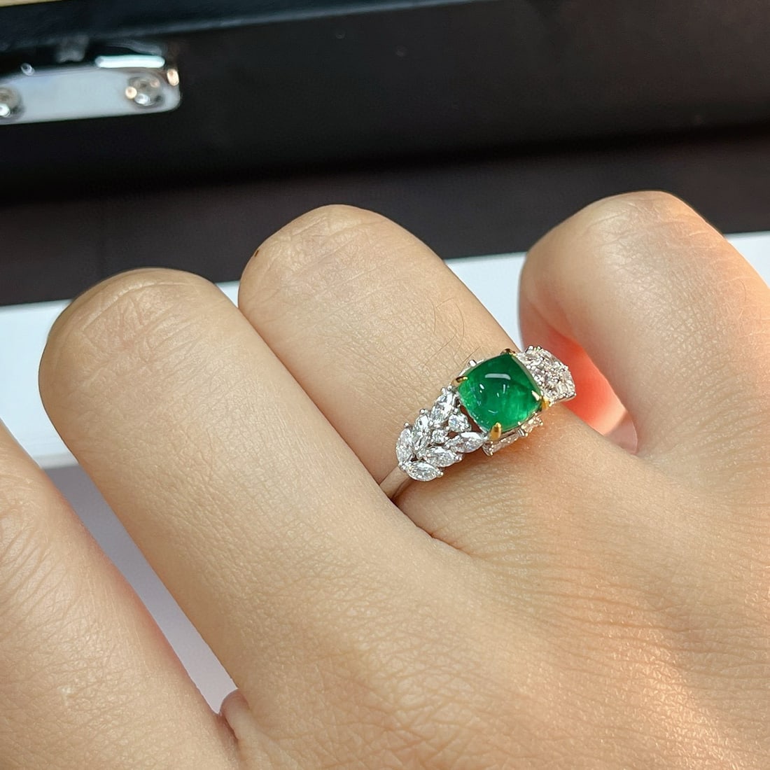14k Gold 1.5 Ct Natural Emerald & Diamond Ring - 5