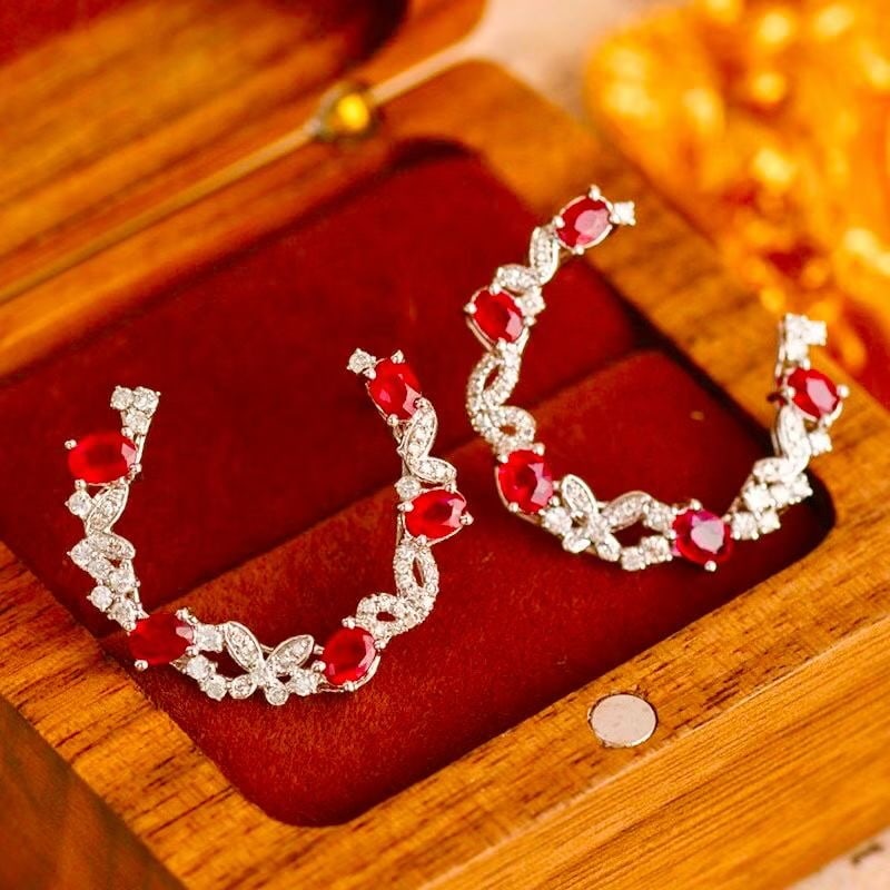 14k Gold 1.68 Ct Natural Ruby & Diamond Earrings: Ref:231019097 // gold content:14k gold // main gemstone:ruby // shape:oval // carat weight:1. 68ct // color:red // treatment:natural // // adjacent gemstone 2 : diamond // shape:round // clarity