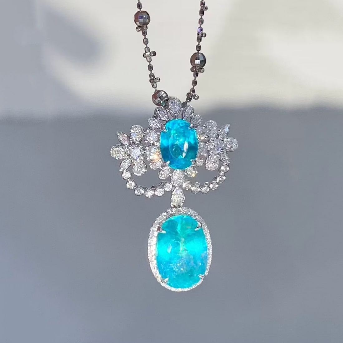 14k Gold 4.5 Ct Natural Paraiba Tourmaline & Diamond Pendant( Without Chain ): Ref:231019099 // gold content:14k gold // main gemstone:paraiba tourmaline // shape:oval // carat weight:4. 5ct // color:neon blue // treatment:natural // // adjacent gemstone 2 : diamond //