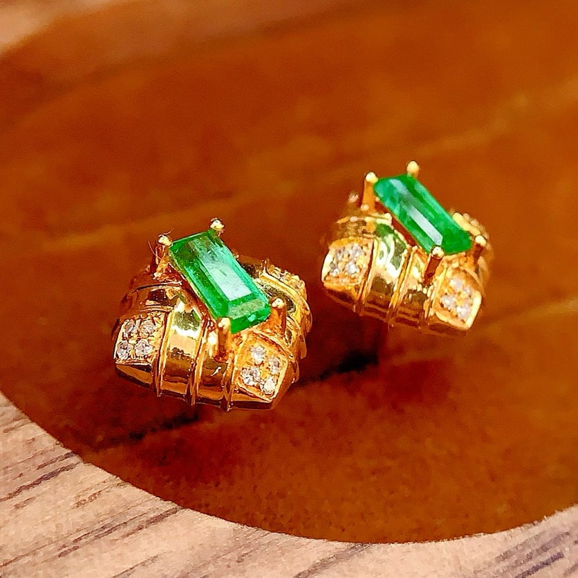 14k Gold 0.6 Ct Natural Emerald & Diamond Earrings - 2