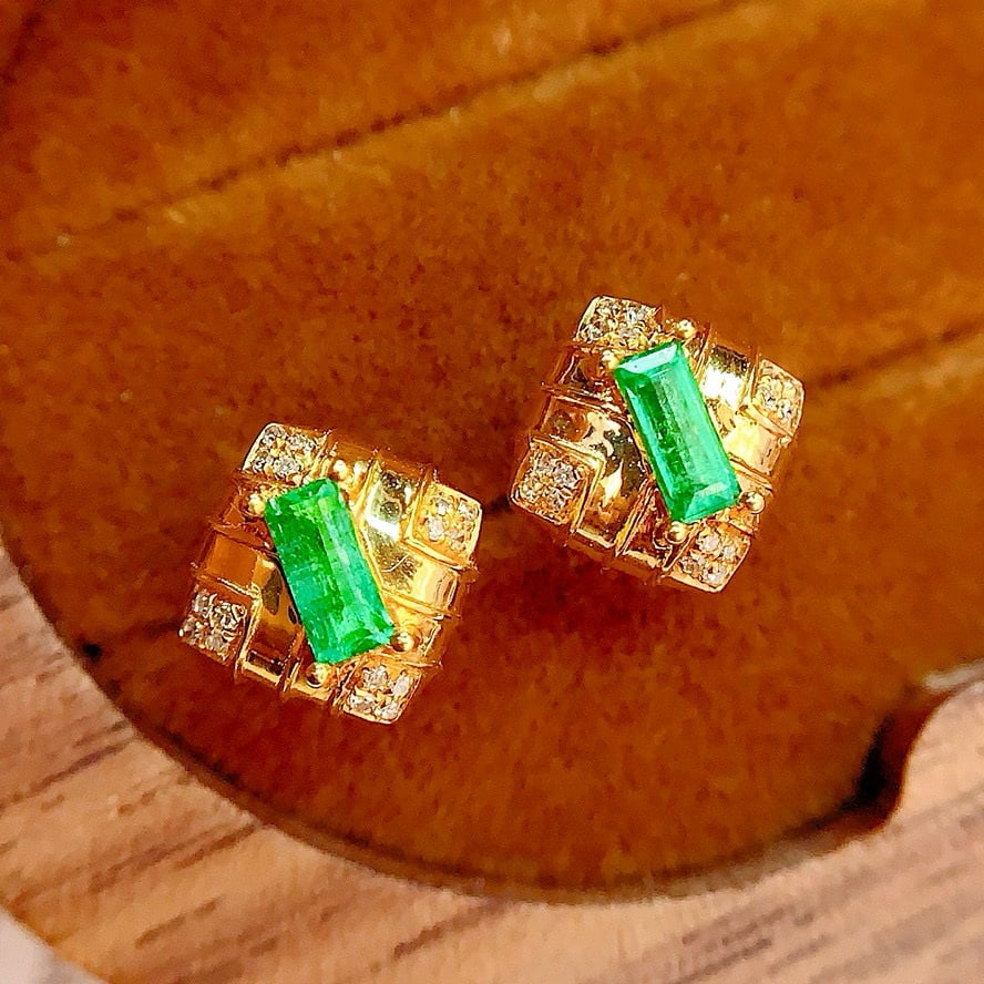 14k Gold 0.6 Ct Natural Emerald & Diamond Earrings - 4