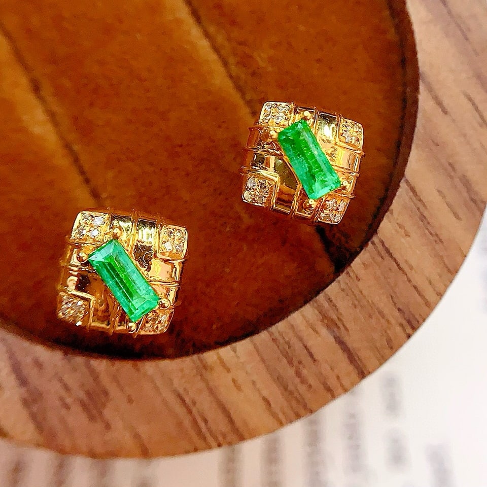 14k Gold 0.6 Ct Natural Emerald & Diamond Earrings - 5