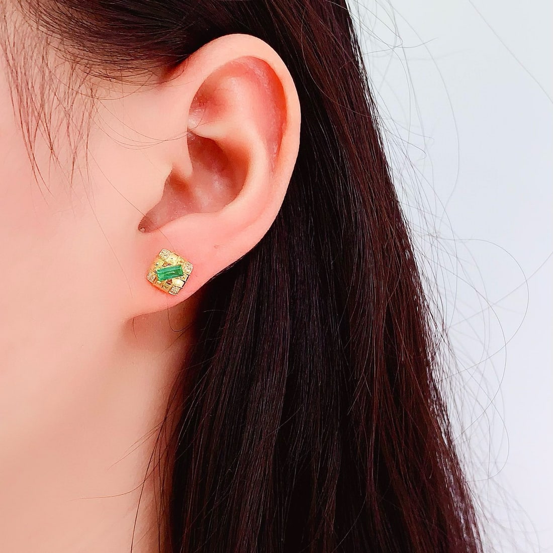 14k Gold 0.6 Ct Natural Emerald & Diamond Earrings - 6