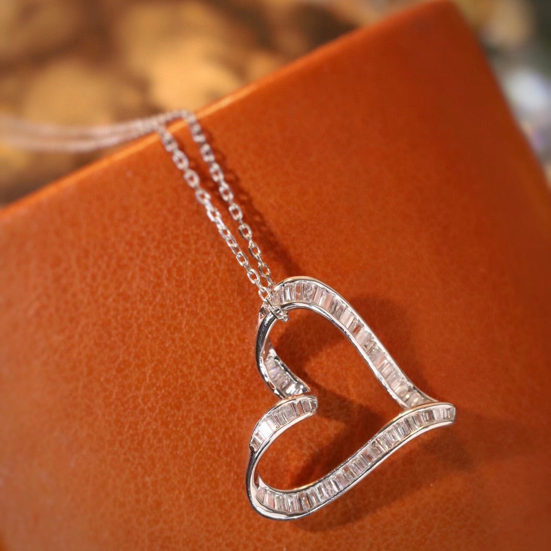 14k Gold 0.32 Ct Natural H Diamond Necklace: Ref:231019104 // gold content:14k gold // main gemstone:diamond // shape:baguette // carat weight:0. 32ct // clarity grade:vs-si // color:h // treatment:natural // High Estimate: 3000 Condition: New