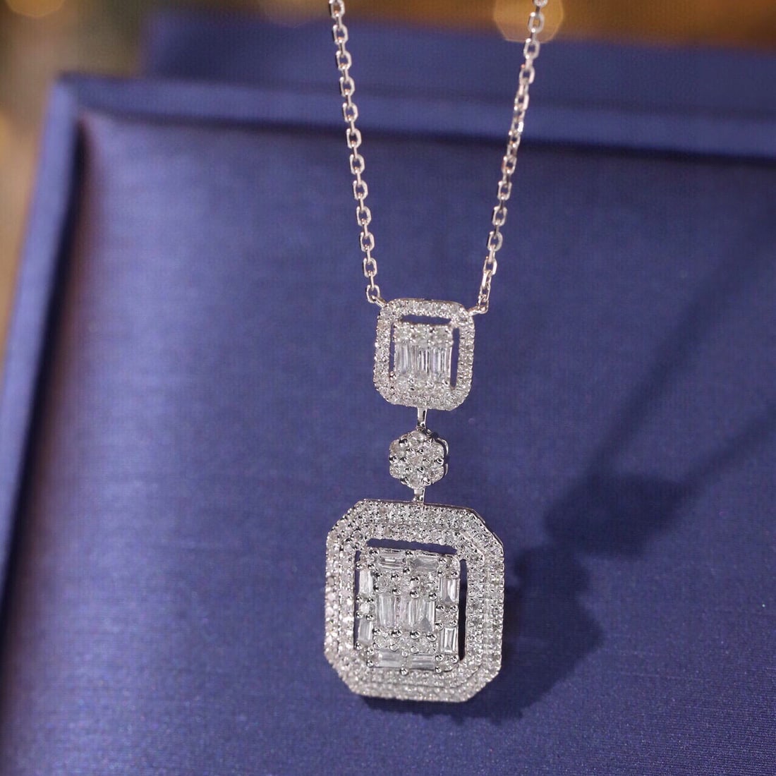 14k Gold 0.65 Ct Natural H Diamond Necklace: Ref:231019109 // gold content:14k gold // main gemstone:diamond // shape:multiply // carat weight:0. 65ct // clarity grade:vs-si // color:h // treatment:natural // High Estimate: 5000 Low Estimate: 33