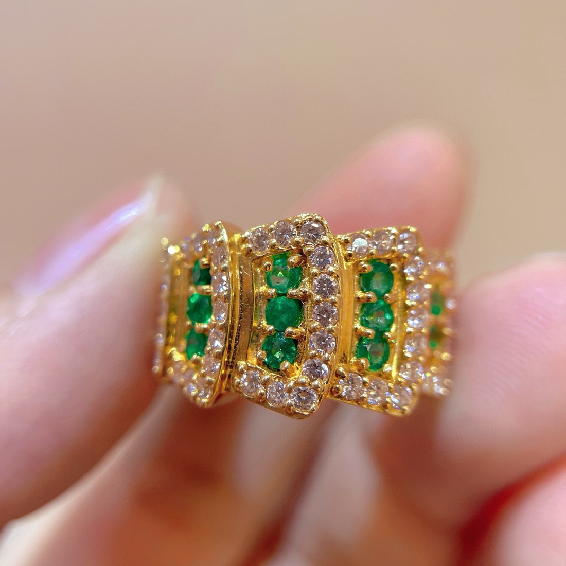 14k Gold 1.29 Ctw Natural Emerald & Diamond Ring: Ref:231019113 // gold content:14k gold // ring size:7. 25us // // main gemstone:emerald // shape:round // carat weight:0. 56ct // color:green // treatment:natural // cut grade:g // // adjacent