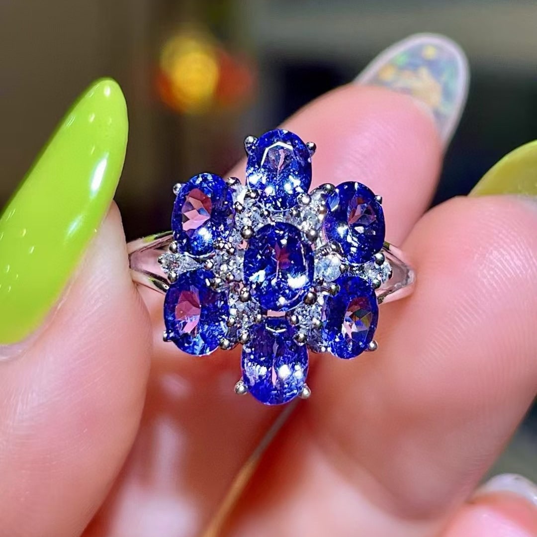 14k Gold 3.93 Ctw Natural Tanzanite & Diamond Ring: Ref:231019116 // gold content:14k gold // ring size:7. 25us // // main gemstone:tanzanite // shape:oval // carat weight:3. 8ct // color:blue // treatment:natural // // adjacent gemstone 2 : diamond