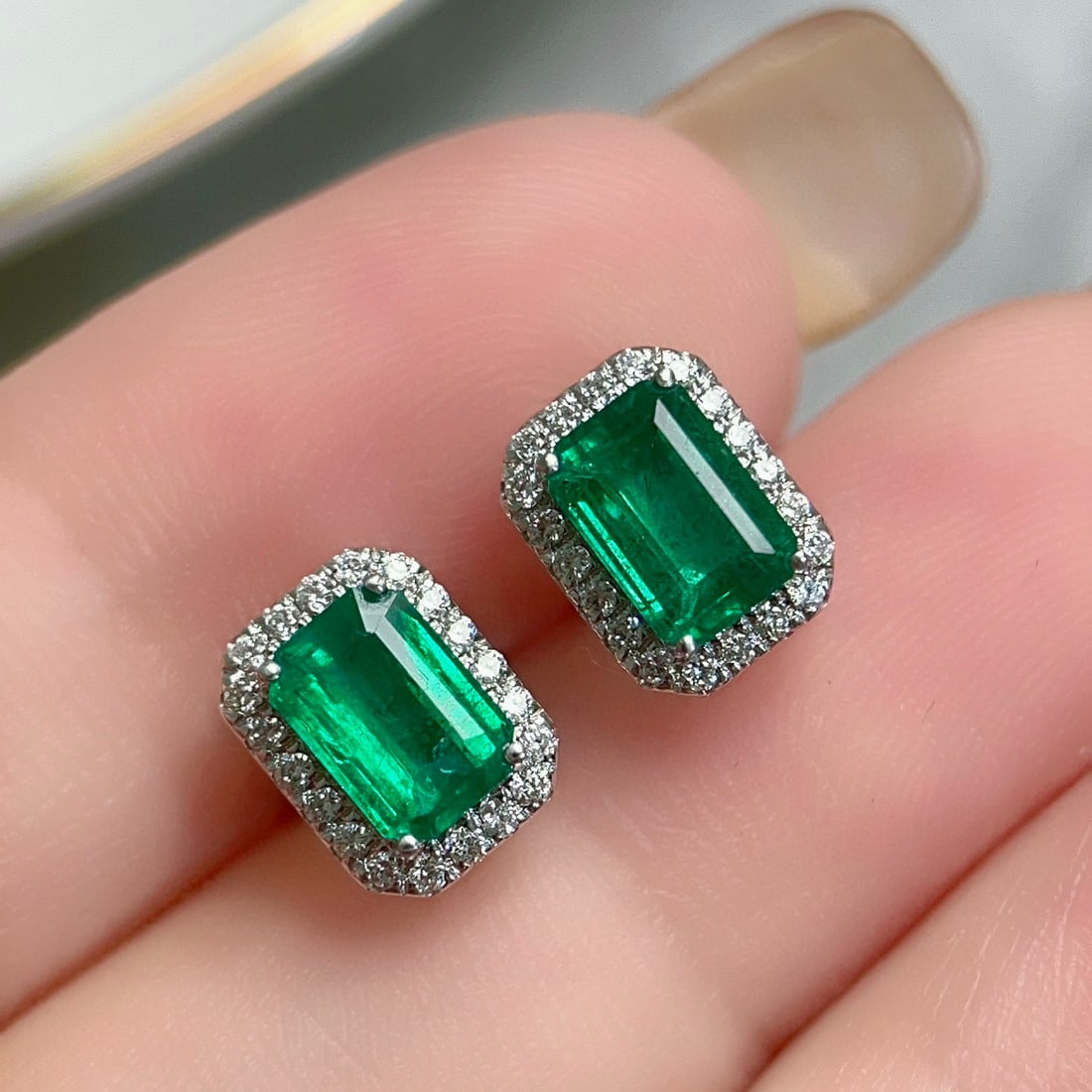 14k Gold 1.55 Ctw Natural Emerald & Diamond Earrings - 3