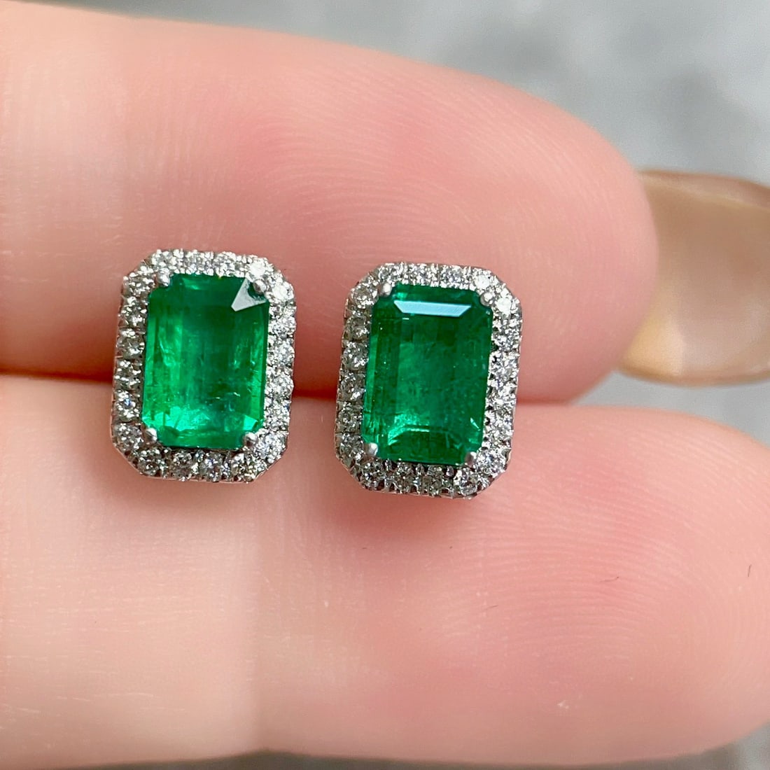 14k Gold 1.55 Ctw Natural Emerald & Diamond Earrings - 6
