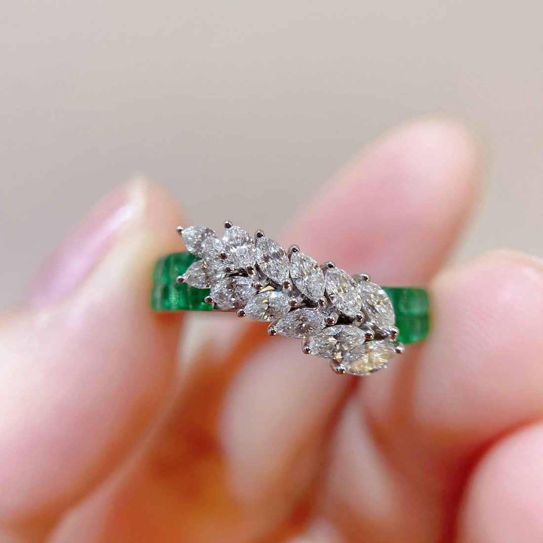 14k Gold 1.64 Ctw Natural Emerald & Diamond Ring: Ref:231019121 // gold content:14k gold // ring size:7. 25us // // main gemstone:emerald // shape:square // carat weight:0. 98ct // color:green // treatment:natural // // adjacent gemstone 2 : diamond