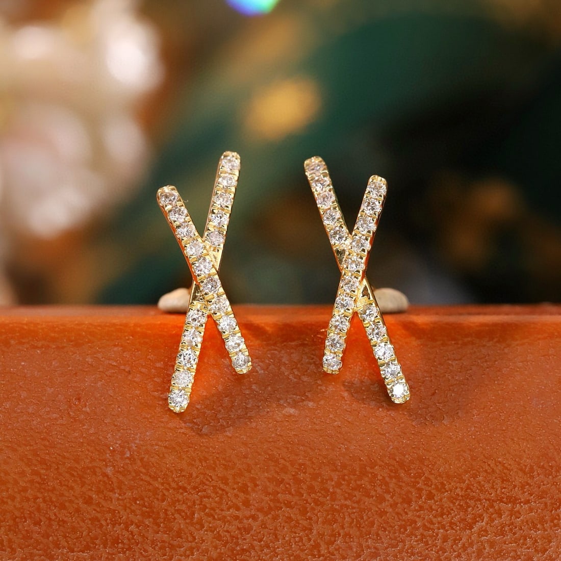 14k Gold 0.22 Ct Natural H Diamond Earrings: Ref:231019130 // gold content:14k gold // main gemstone:diamond // shape:round // carat weight:0. 22ct // clarity grade:vs-si // color:h // treatment:natural // cut grade:g // Condition: New Low