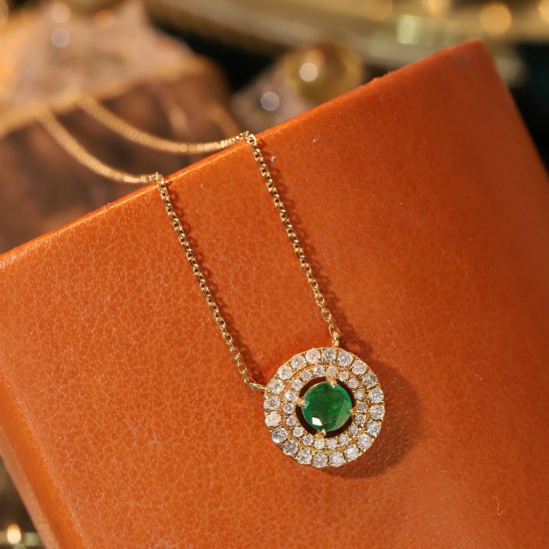 14k Gold 0.6 Ctw Natural Emerald & Diamond Necklace - 2
