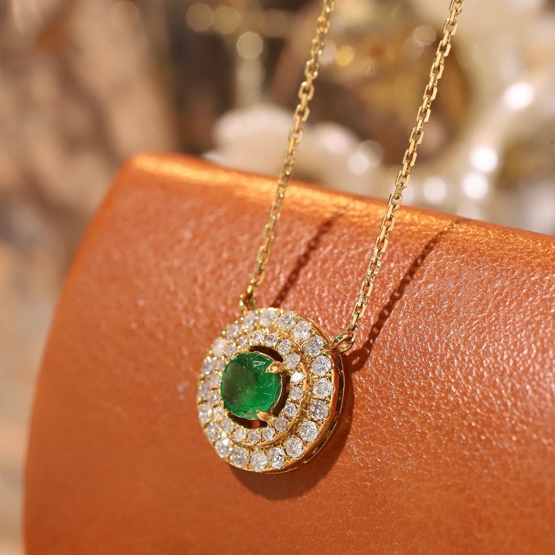 14k Gold 0.6 Ctw Natural Emerald & Diamond Necklace - 3