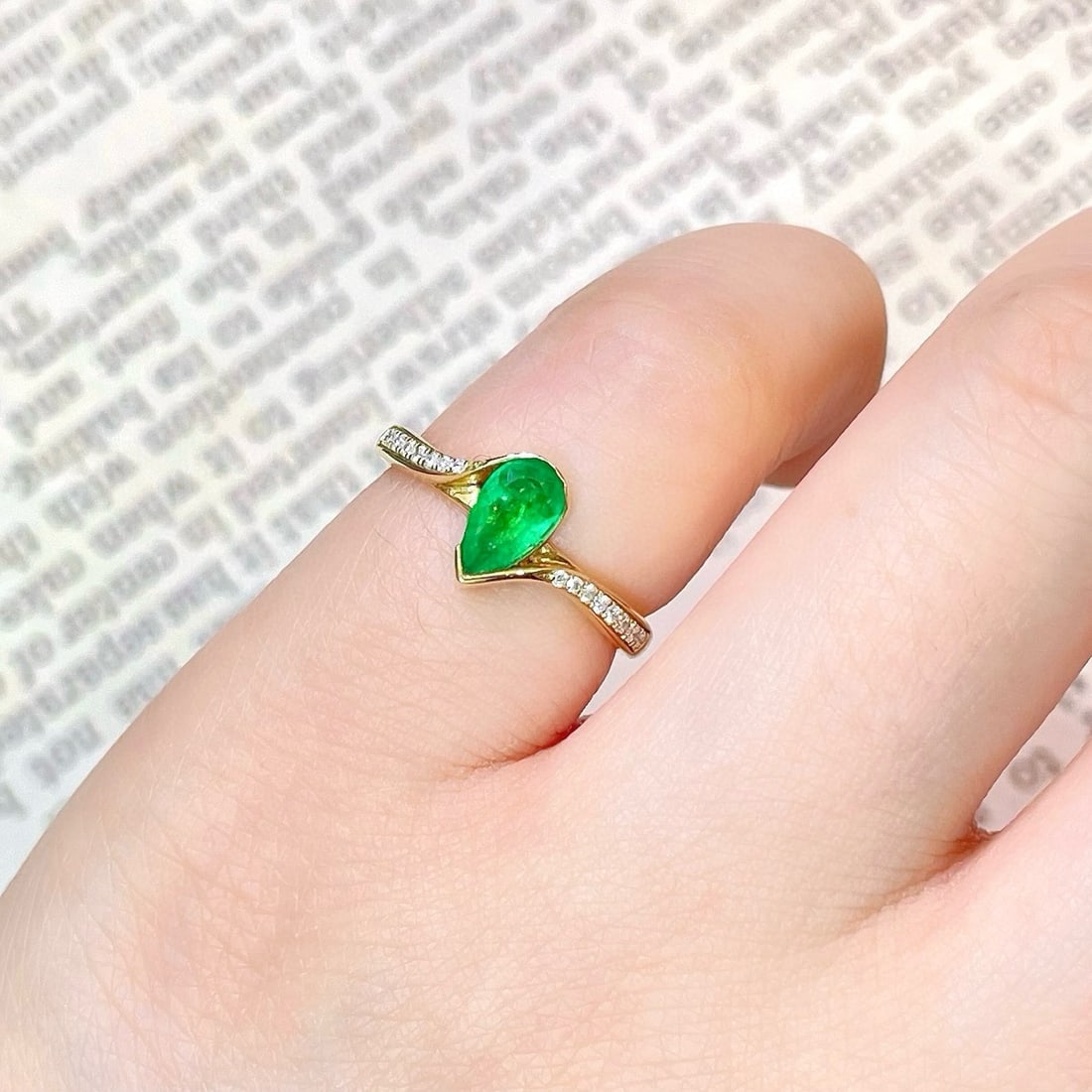 14k Gold 0.68 Ctw Natural Emerald & Diamond Ring - 2