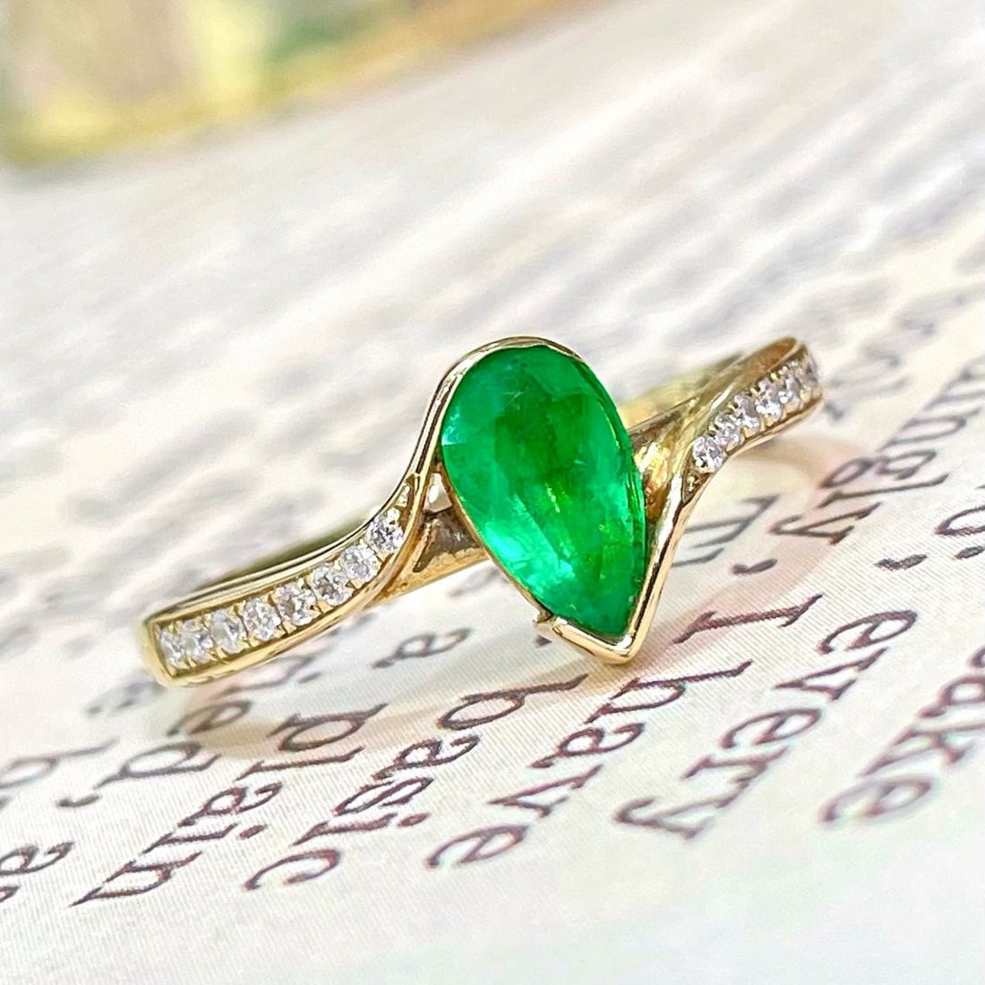 14k Gold 0.68 Ctw Natural Emerald & Diamond Ring - 5