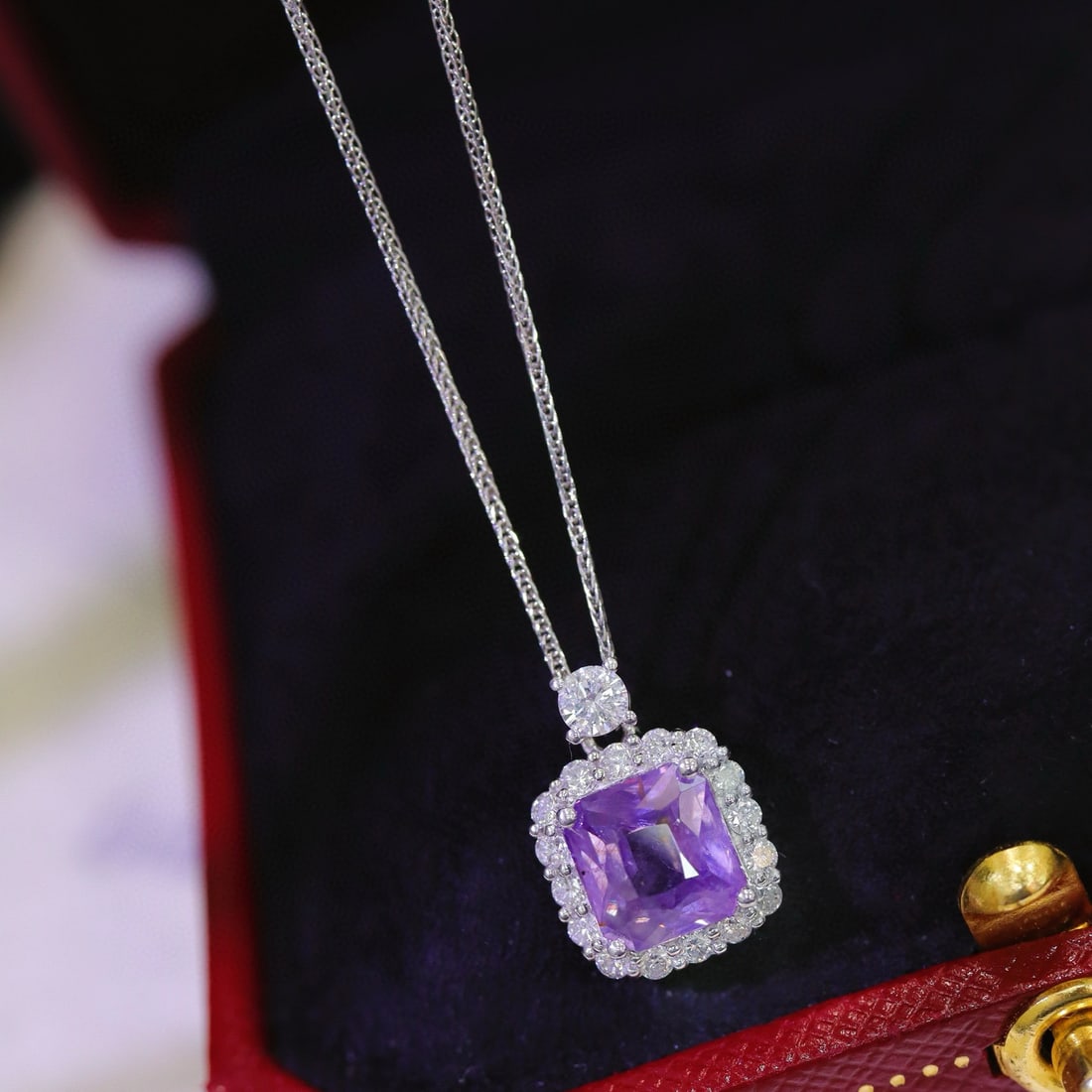 14k Gold 2.43 Ctw Natural Sapphire & Diamond Necklace: Ref:231019145 // gold content:14k gold // main gemstone:sapphire // shape:octagonal // carat weight:2. 05ct // color:purple // treatment:natural // // adjacent gemstone 2 : diamond // shape:round //