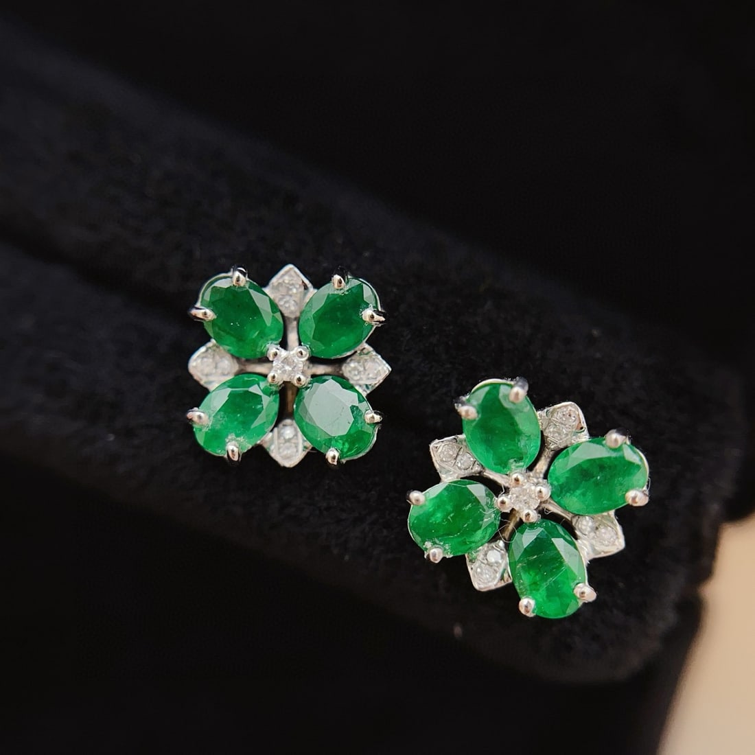 14k Gold 2 Ct Natural Emerald & Diamond Earrings: Ref:231019151 // gold content:14k gold // main gemstone:emerald // shape:oval // carat weight:2ct // color:green // treatment:natural // // adjacent gemstone 2 : diamond // number of stones:18 // shap