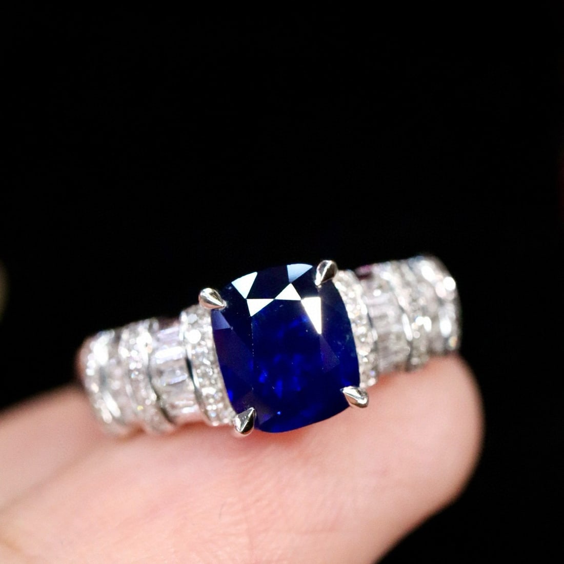 14k Gold 1.82 Ctw Natural Sapphire & Diamond Ring: Ref:231019155 // gold content:14k gold // ring size:7. 25us // // main gemstone:sapphire // shape:cushion // carat weight:1. 53ct // color:blue // treatment:natural // // adjacent gemstone 2 :