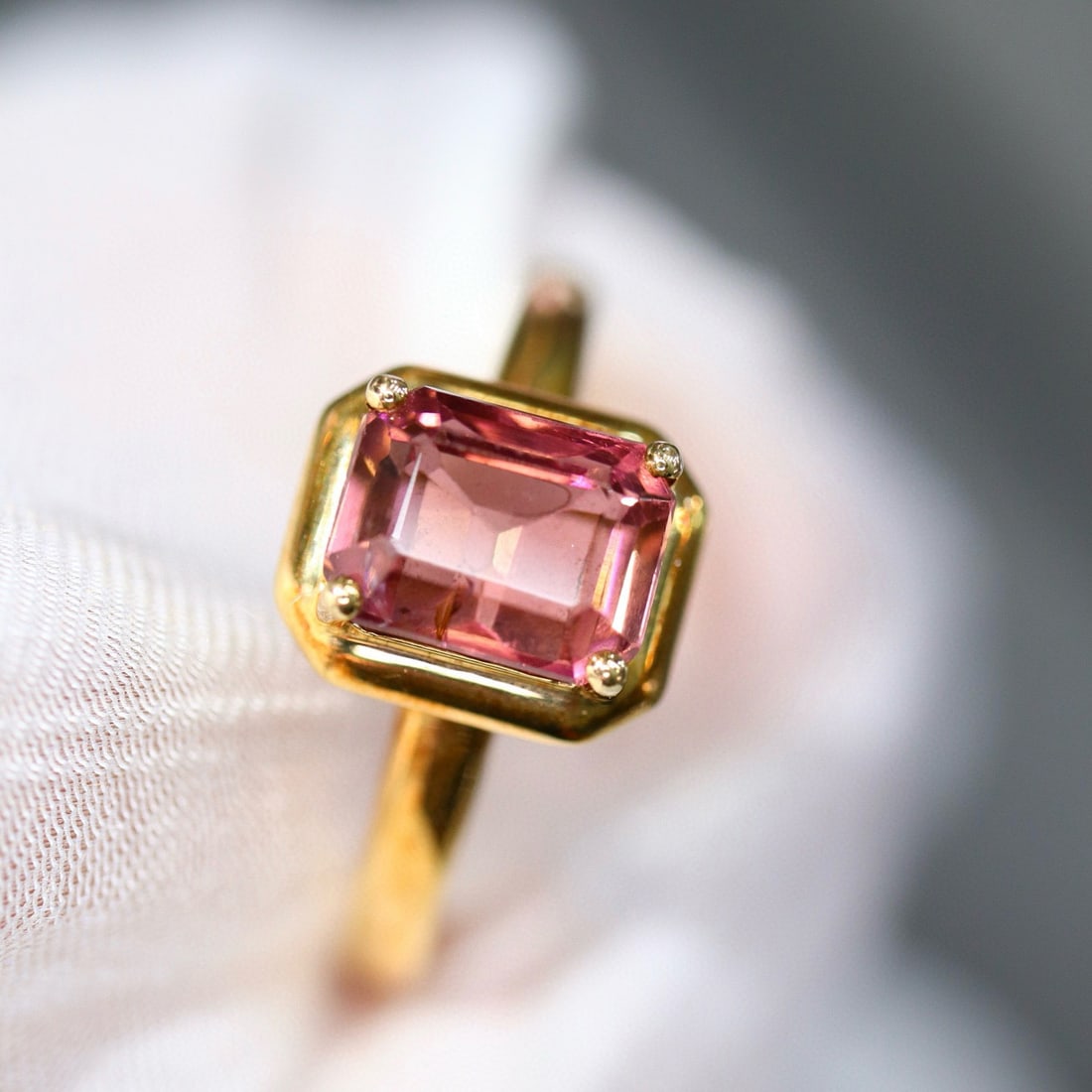 14k Gold 1.61 Ct Natural Tourmaline Ring: Ref:231019157 // gold content:14k gold // ring size:7. 25us // // main gemstone:tourmaline // shape:octagonal // carat weight:1. 61ct // color:orangish red // treatment:natural // Low Estimate: 1200