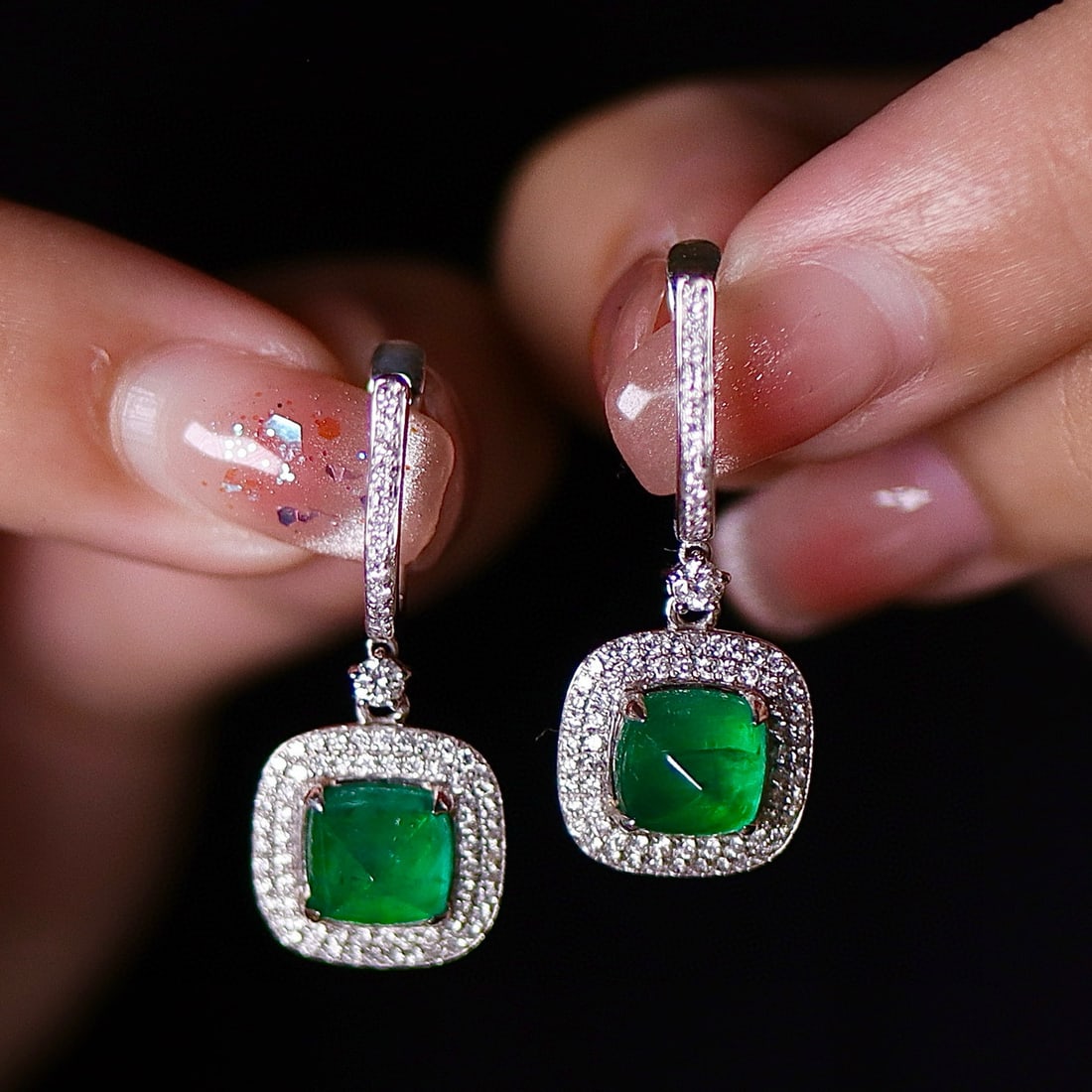 14k Gold 4.81 Ctw Natural Emerald & Diamond Earrings: Ref:231019160 // gold content:14k gold // main gemstone:emerald // shape:suger-loaf // carat weight:3. 85ct // color:green // treatment:natural // // adjacent gemstone 2 : diamond // shape:round //