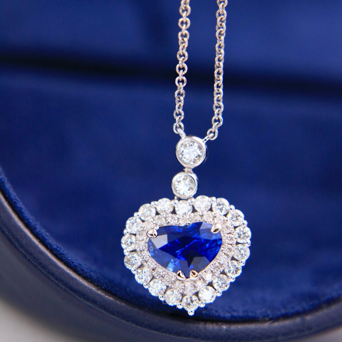 14k Gold 2.14 Ctw Natural Sapphire & Diamond Necklace: Ref:231019167 // gold content:14k gold // main gemstone:sapphire // shape:heart // carat weight:1. 46ct // color:blue // treatment:natural // // adjacent gemstone 2 : diamond // shape:round // carat