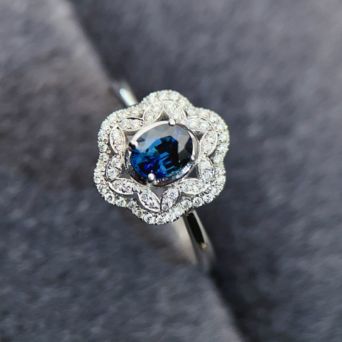14k Gold 0.73 Ctw Natural Sapphire & Diamond Ring - 3