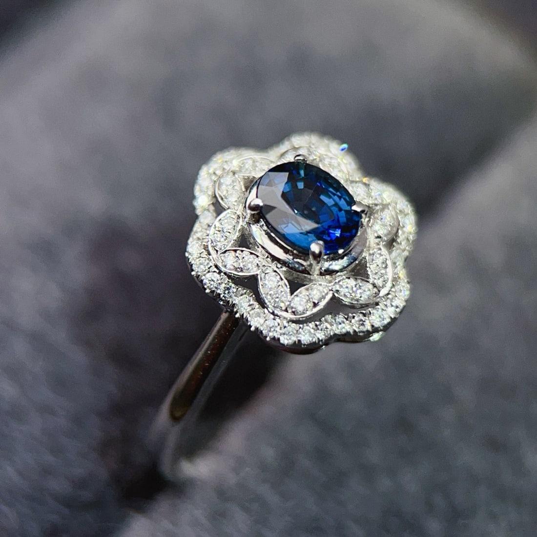 14k Gold 0.73 Ctw Natural Sapphire & Diamond Ring - 4