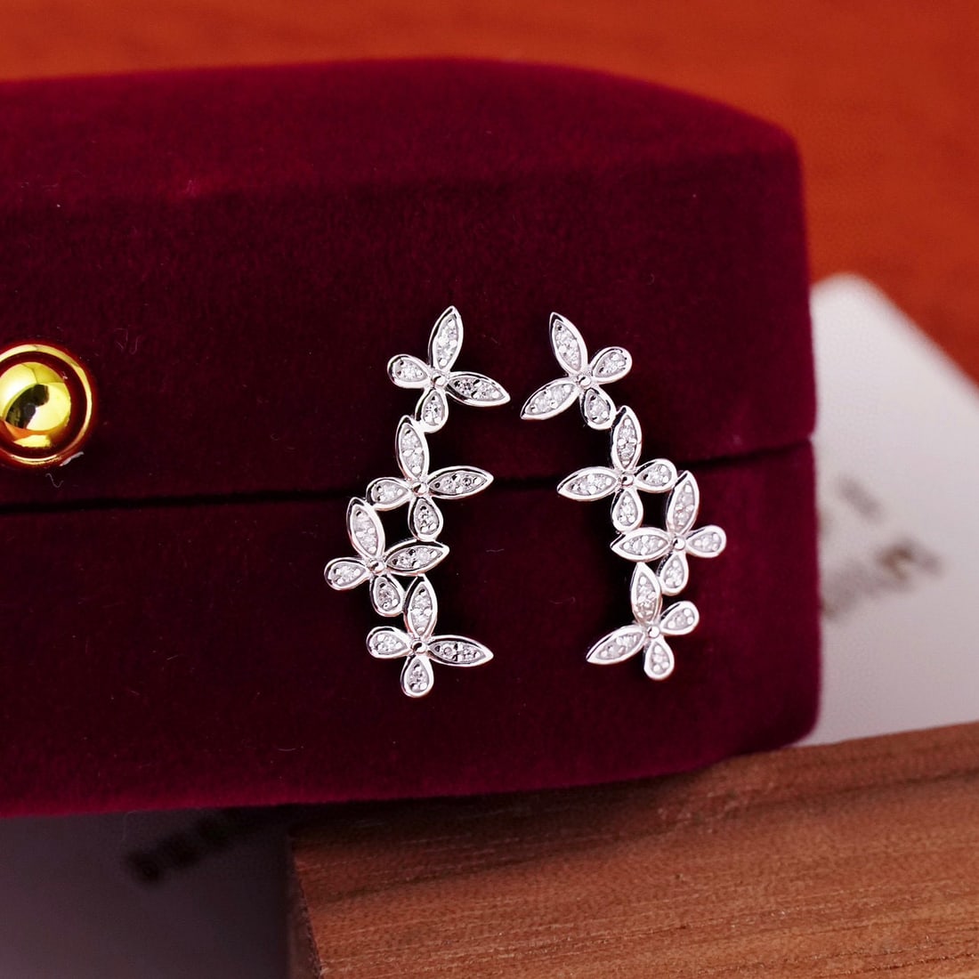 14k Gold 0.16 Ct Natural H Diamond Earrings: Ref:231019169 // gold content:14k gold // main gemstone:diamond // shape:round // carat weight:0. 16ct // clarity grade:vs-si // color:h // treatment:natural // cut grade:g // Low Estimate: 1500
