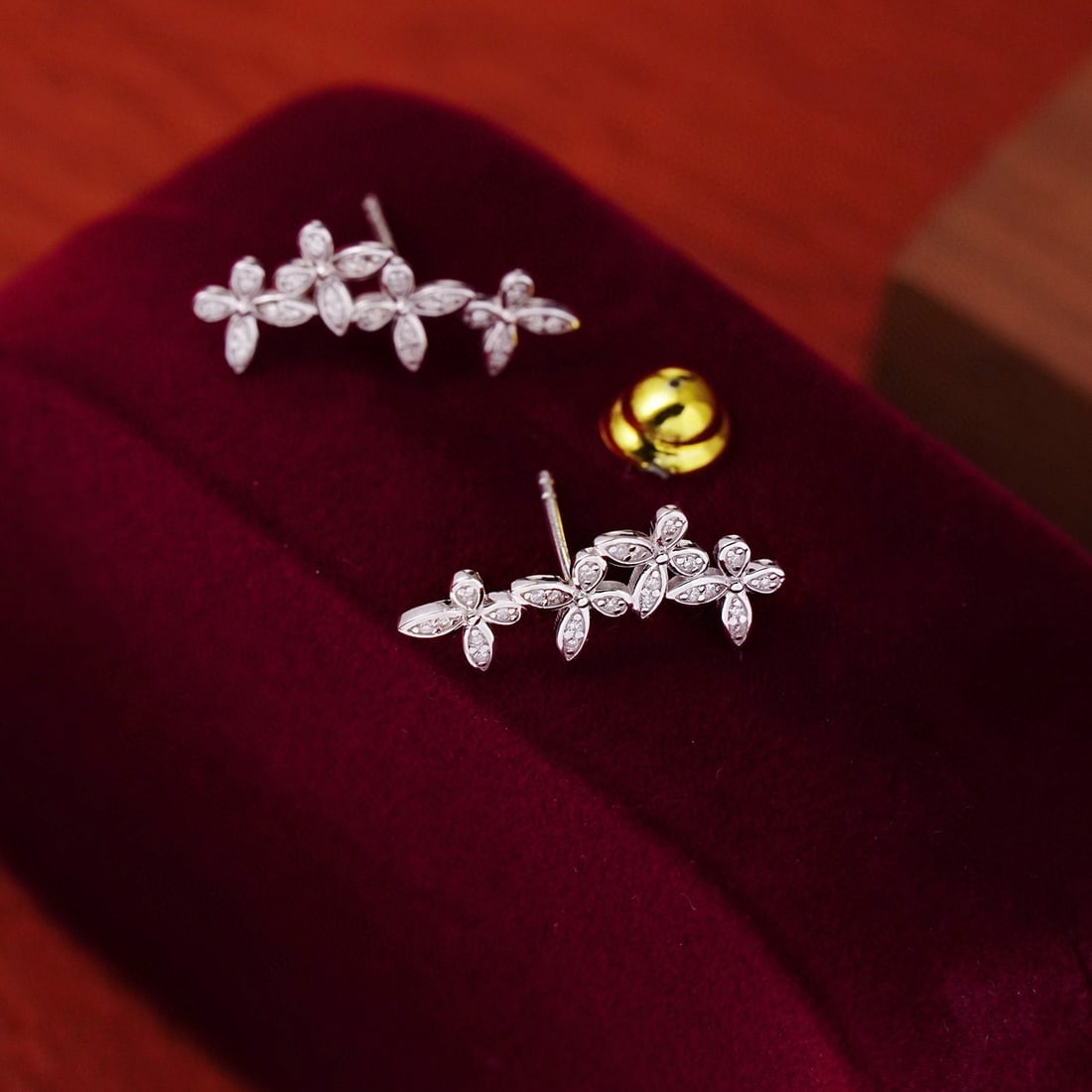 14k Gold 0.16 Ct Natural H Diamond Earrings - 4
