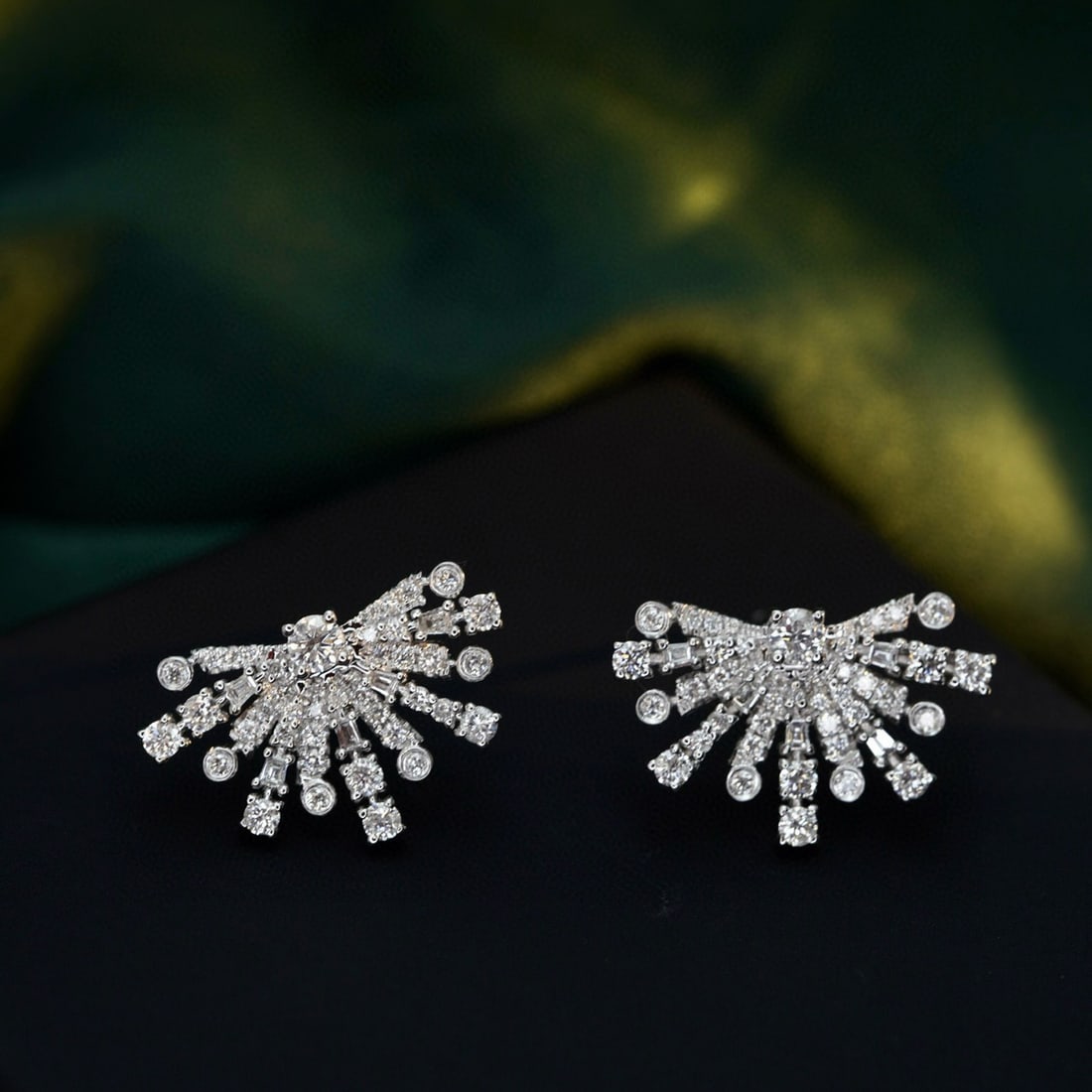 14k Gold 1 Ct Natural H Diamond Earrings: Ref:231019174 // gold content:14k gold // main gemstone:diamond // shape:multiply // carat weight:1ct // clarity grade:vs-si // color:h // treatment:natural // High Estimate: 6300 Condition: New Low E