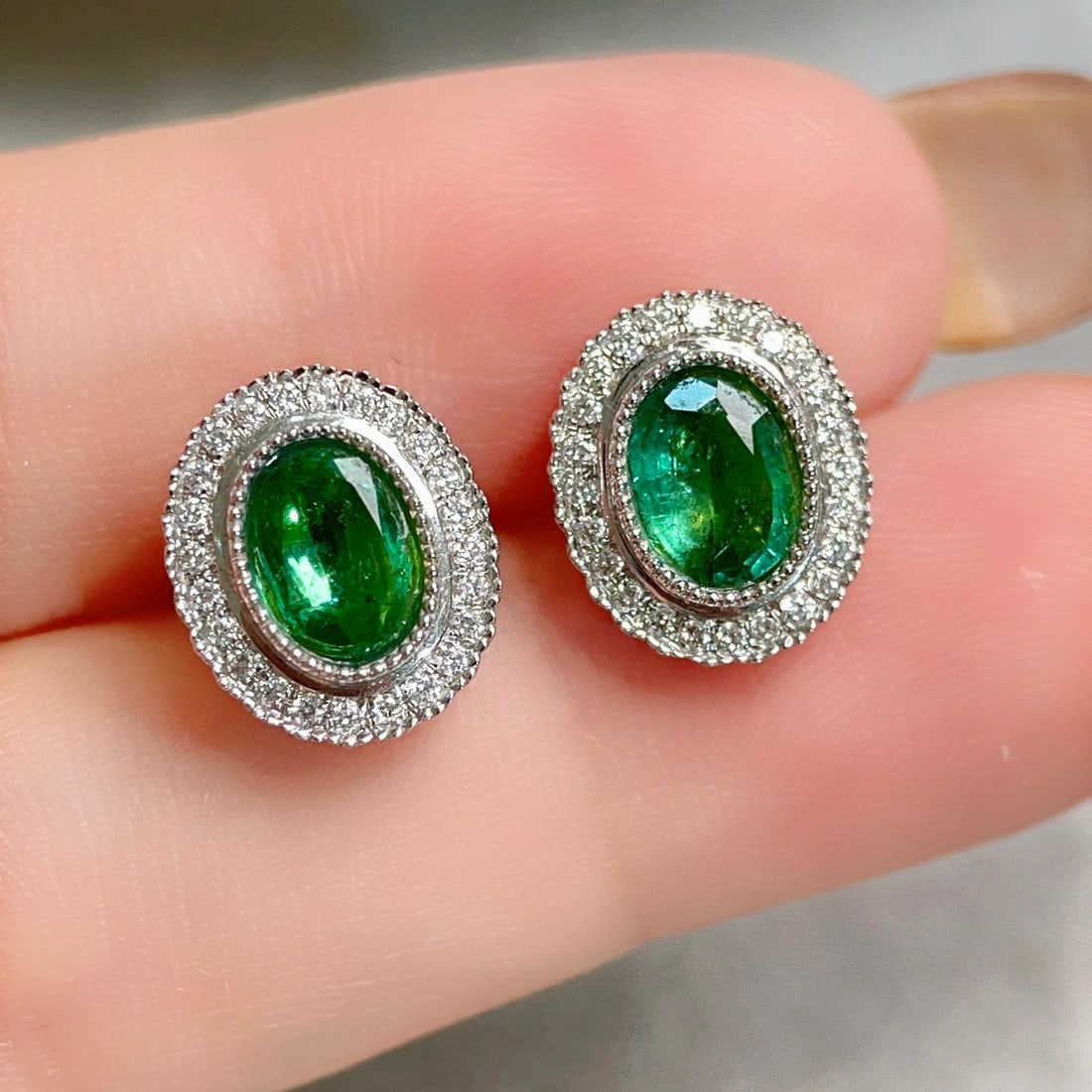 14k Gold 1.44 Ctw Natural Emerald & Diamond Earrings: Ref:231019180 // gold content:14k gold // main gemstone:emerald // shape:oval // carat weight:1. 2ct // color:green // treatment:natural // // adjacent gemstone 2 : diamond // shape:round // carat