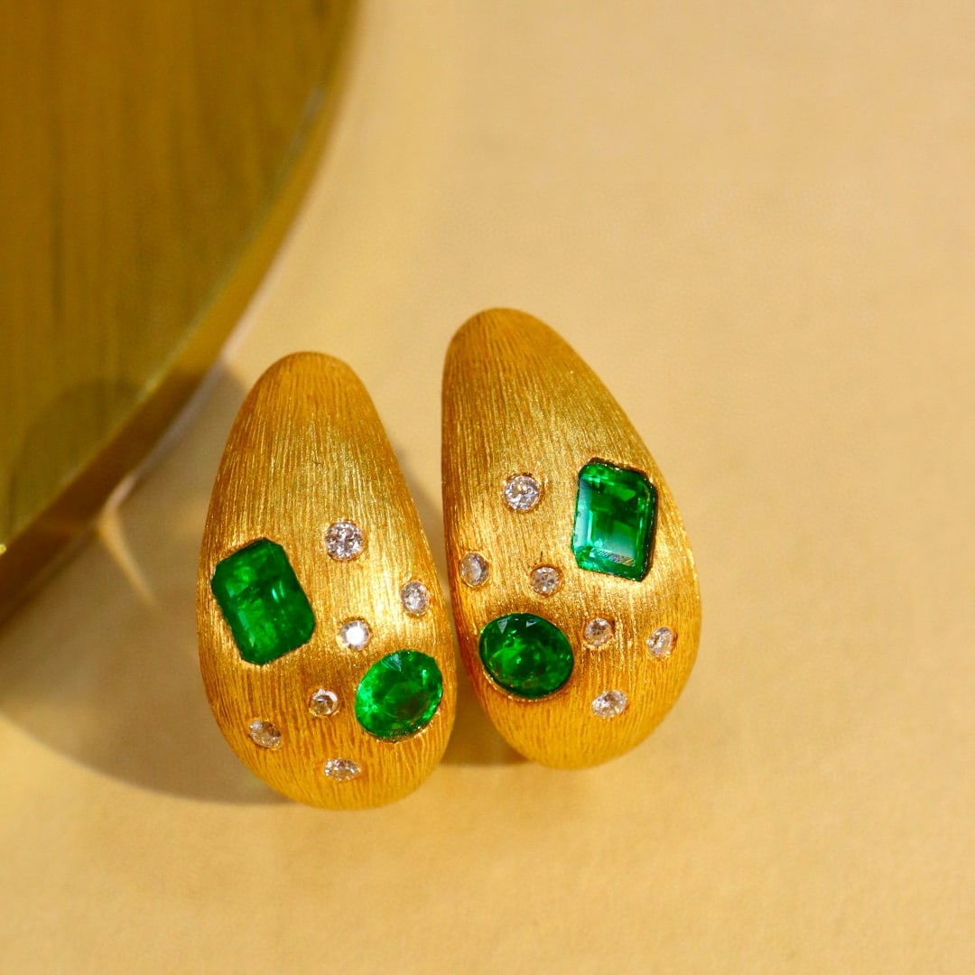14k Gold 0.7 Ctw Natural Emerald & Diamond Earrings - 5