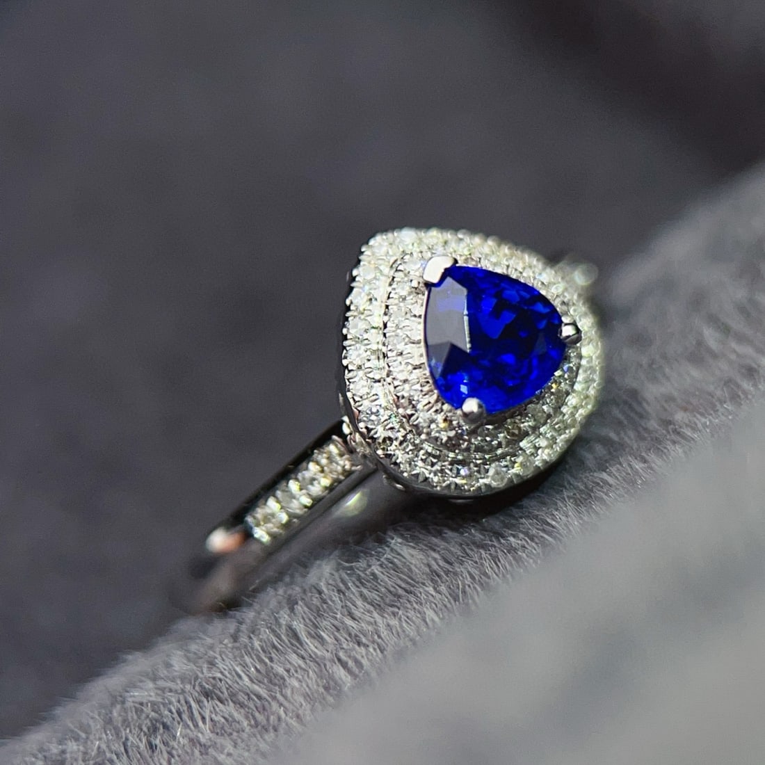 14k Gold 0.85 Ct Natural Sapphire & Diamond Ring - 4