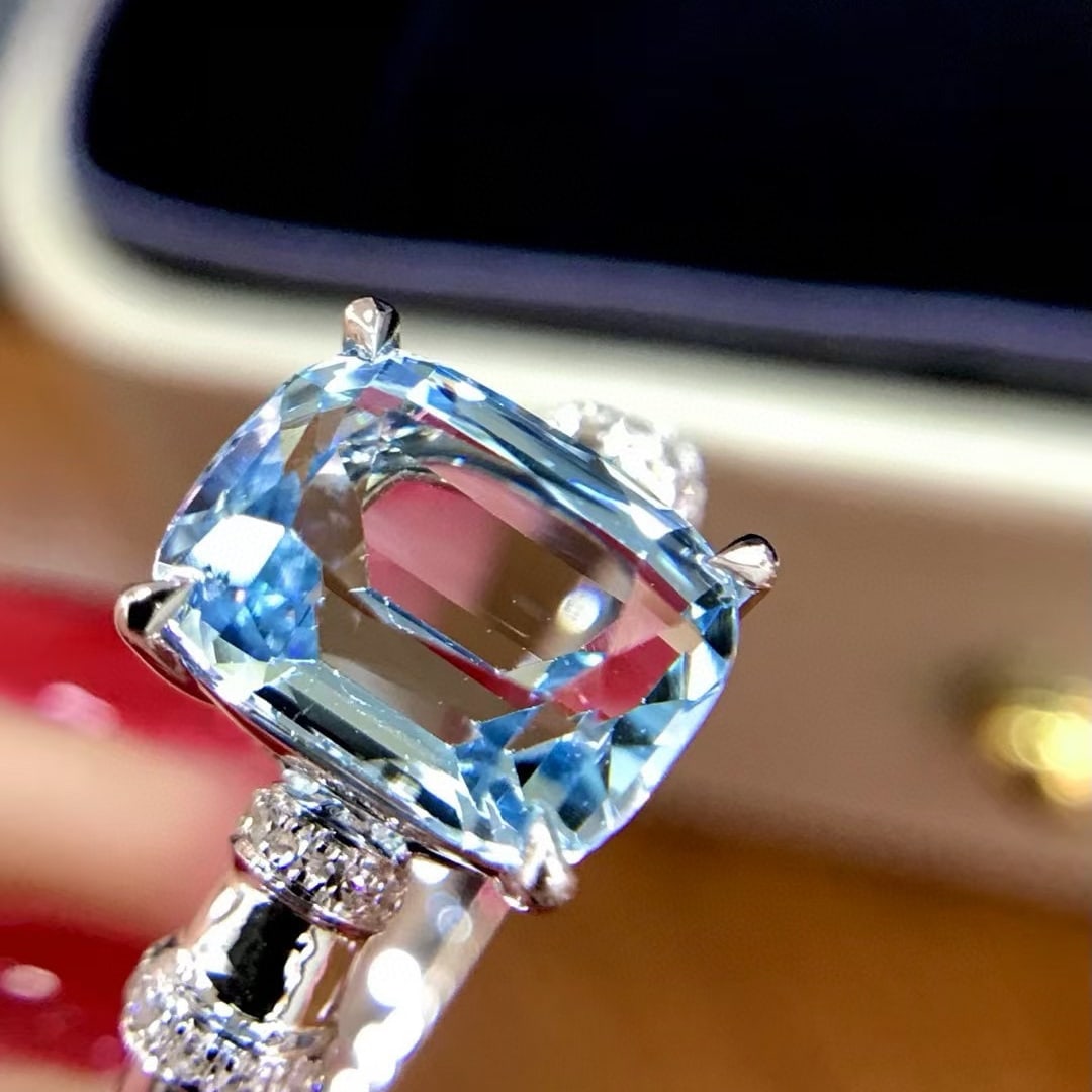 14k Gold 2.8 Ct Natural Aquamarine & Diamond Ring - 2