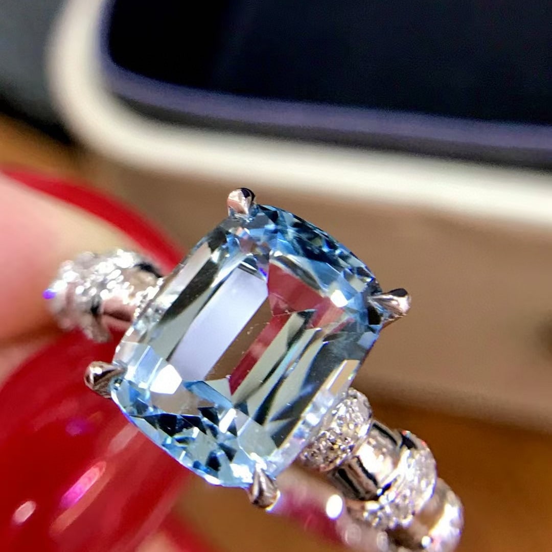 14k Gold 2.8 Ct Natural Aquamarine & Diamond Ring - 4